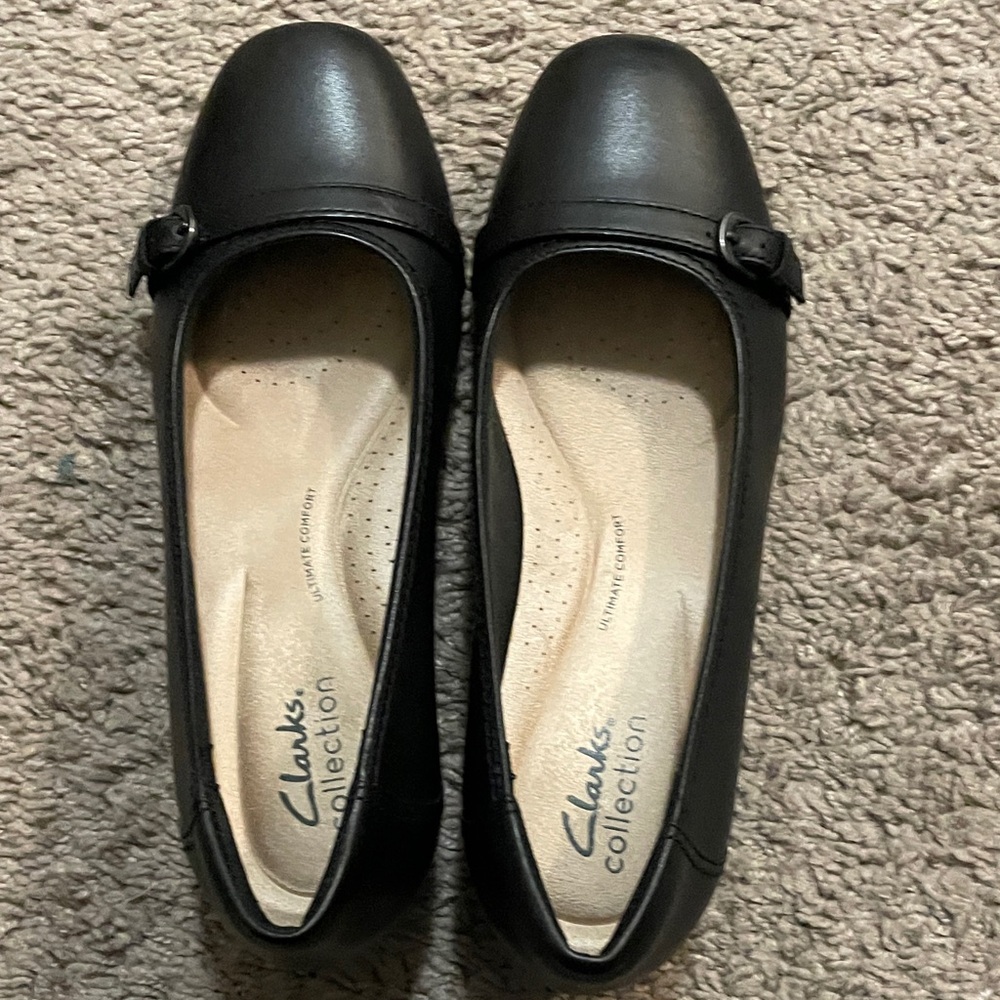 Clarks Women's Black Leather Loafers Size 7 with small heel